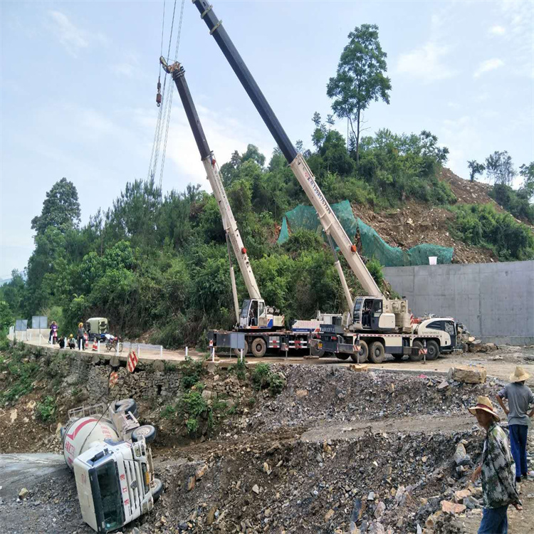 道孚汽车掉沟里叫吊车救援要多少钱
