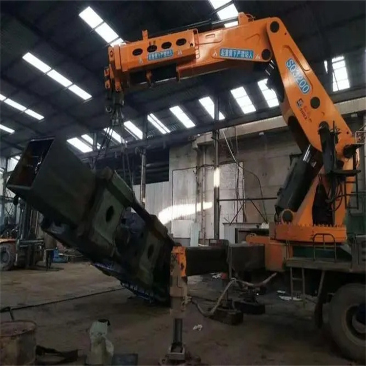 道孚130吨折臂吊车出租吊机租赁附近电话